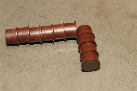Braune Kunststoff-Isolierhülse oder Wellschlauch