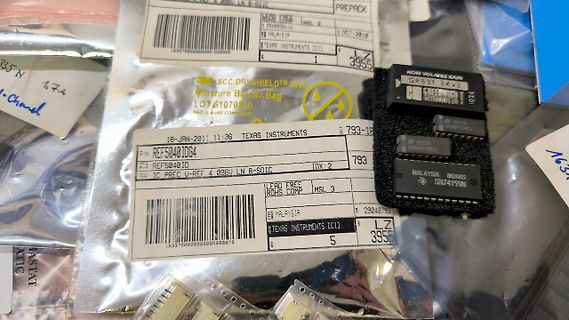 Elektronikbauteile in einer Feuchtigkeitsschutzverpackung