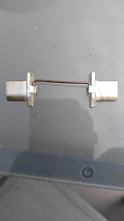 Drahtbrücke zwischen zwei Bauteilen