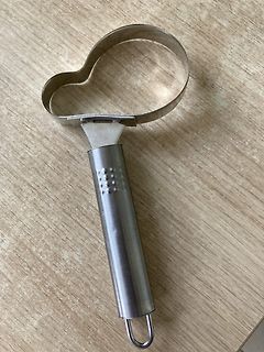Herzförmiger Ausstecher aus Metall