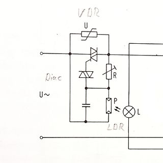 Handgezeichneter Schaltplan mit Diac, LDR und Lampe