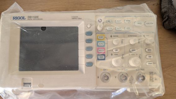 Rigol DS1102E Digitaloszilloskop in Plastikfolie