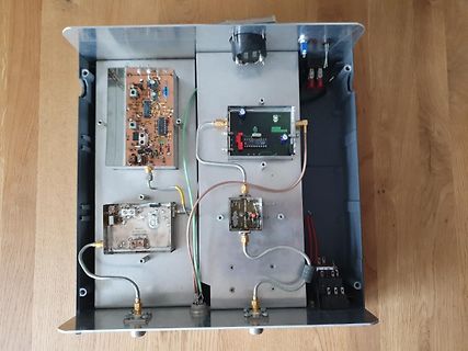 Aufbau eines elektronischen Geräts in einem Metallgehäuse