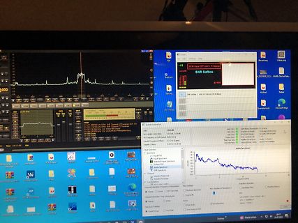 Abfotografierter Computerbildschirm mit Spektrum-Analyse-Software