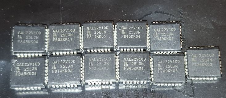Mehrere GAL22V10D PLD-Chips