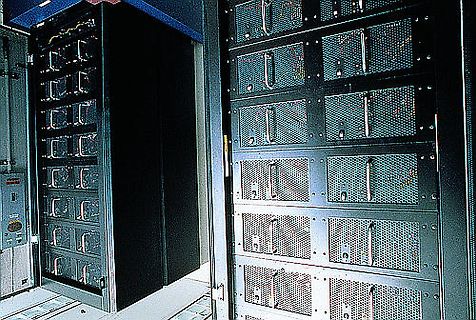 Server- oder Netzwerk-Rack mit Einschüben