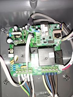 Elektronikmodul mit Relais und Anschlussklemmen