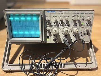 Tektronix 2225 50 MHz Oszilloskop mit Tastköpfen