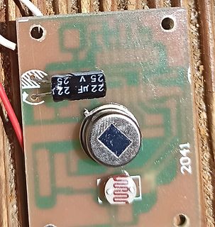 Leiterplatte mit Elektrolytkondensator und Bauteilen