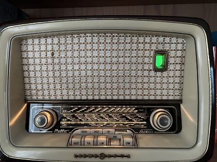 Altes Loewe-Opta Radio Gerät