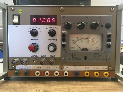 Analoges Messgerät mit Digitalanzeige