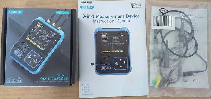Verpackung und Anleitung eines FNIRSI DSO-TC3 3-in-1 Messgeräts