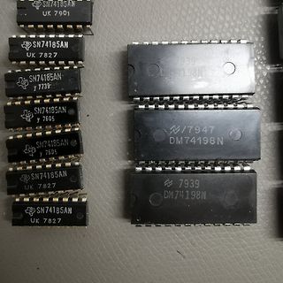 Diverse integrierte Schaltkreise in DIP-Gehäusen