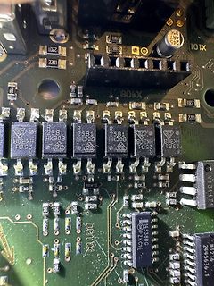 Nahaufnahme einer Leiterplatte mit SMD-Bauteilen