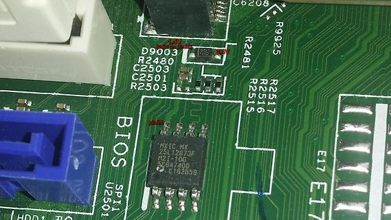 Nahaufnahme einer Leiterplatte mit BIOS-Chip