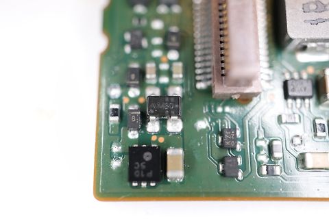 Nahaufnahme einer Leiterplatte mit SMD-Bauteilen