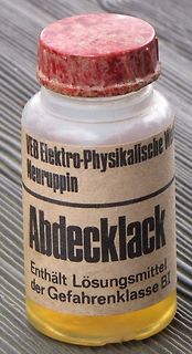 Fläschchen mit Abdecklack