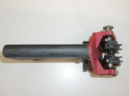 Rot-schwarzer Kabelabisolierer
