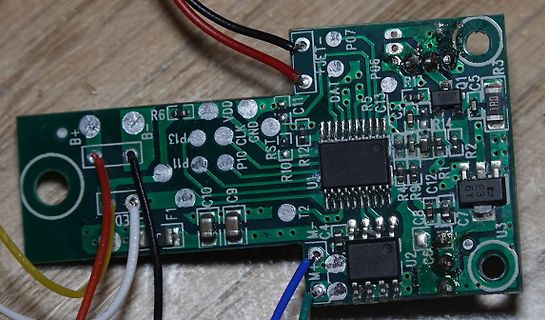 Leiterplatte mit Mikrocontroller und Bauteilen