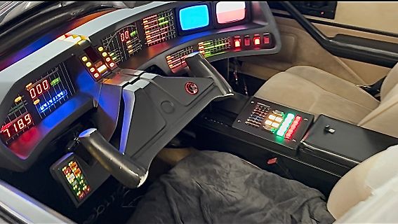 Cockpit eines DeLorean Zeitmaschinen-Replikats