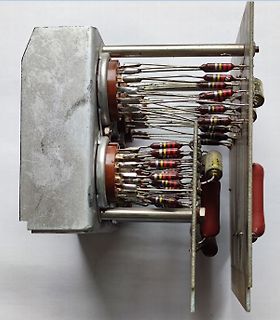 Aufbau einer elektronischen Schaltung mit Transistoren und Widerständen