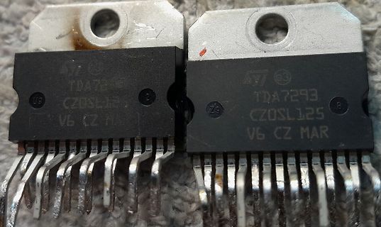 Zwei TDA7293 integrierte Schaltkreise