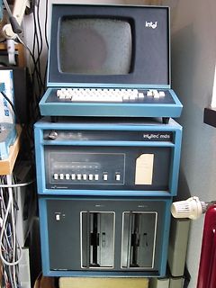 Retro-Computer Intellect MDS mit Monitor und Diskettenlaufwerk