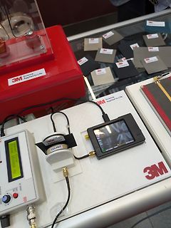 Messaufbau mit 3M Komponenten und Display
