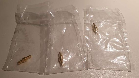 Drei kleine Plastiktüten mit Messspitzen