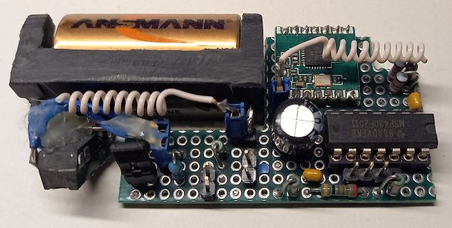 Selbstbau-Elektronik mit Akku und Leiterplatte