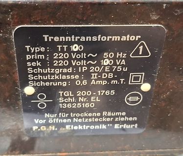 Typenschild eines Trenntransformators