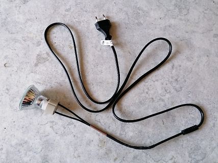 Netzteil mit Stecker und Kabel
