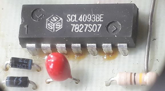 Integrierschaltkreis und elektronische Bauteile auf Leiterplatte