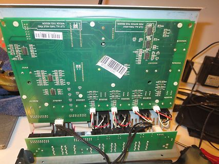 Foto einer grünen Leiterplatte mit elektronischen Bauteilen