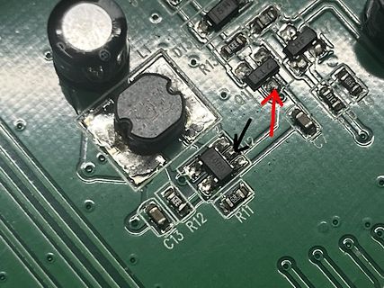 Nahaufnahme einer Leiterplatte mit elektronischen Bauteilen