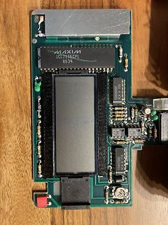 Leiterplatte mit integriertem LCD-Display und ICs