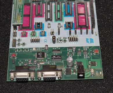 Mikrocontroller-Entwicklungsboard mit ATtiny85 und Anschlüssen