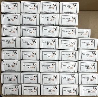 Viele kleine Farnell-Schachteln