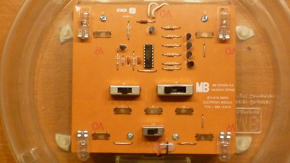 Elektronische Platine mit Bauteilen