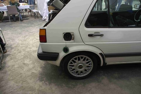 Heckansicht eines weißen Autos