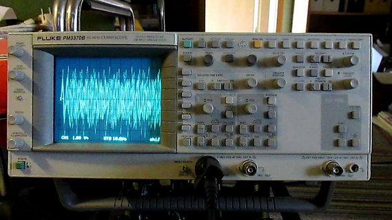 Fluke PM3370B Oszilloskop mit Wellenform auf Display