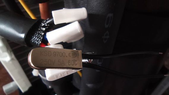 Temperaturschalter und elektrische Kabel