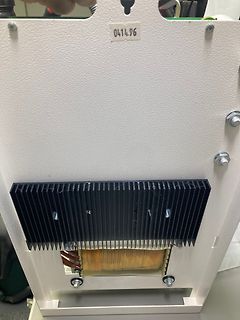 Rückseite eines elektronischen Geräts mit Kühlkörper