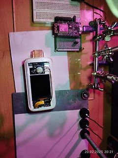Elektronik-Aufbau mit Mikrocontroller und Display