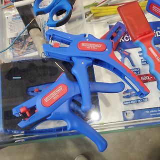 Blaue Weidmüller Tools und Werkzeuge