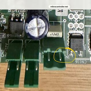 Nahaufnahme einer Leiterplatte mit elektronischen Bauteilen