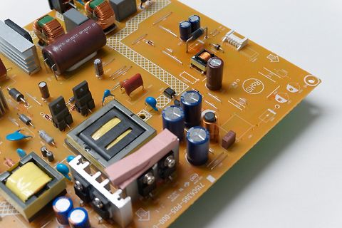Bestückte Leiterplatte eines Netzteils