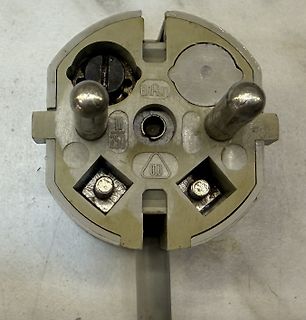 Braun Netzstecker / Steckergehäuse