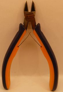 Seitenschneider mit orange-schwarzen Griffen