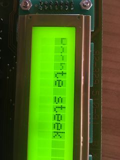 Grünes LCD-Display auf Leiterplatte